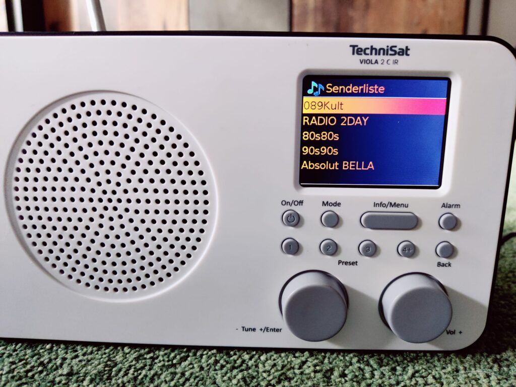 TechniSat VIOLA 2 C IR Internetradio DAB-Senderliste