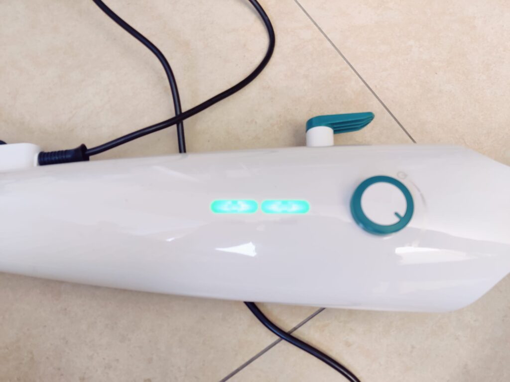 Leifheit CleanTenso Power 2.0 Dampfreiniger aufgeheizt