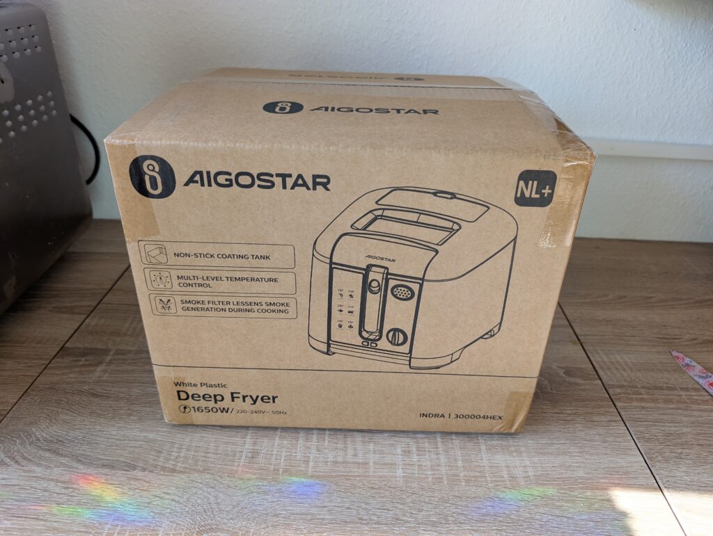 Aigostar-Fritteuse in Verpackung