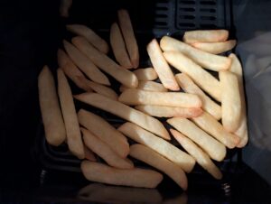 Braun TwinCook 5 Pro 3-in-1 Heißluftfritteuse Pommes frites zubereitet