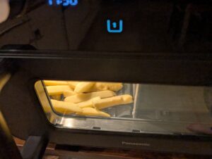 Panasonic NF-BC1000 Flex Heißluftfritteuse Pommes beim Garen