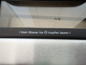 Steba DF 300 Fritteuse Warnung auf dem Deckel
