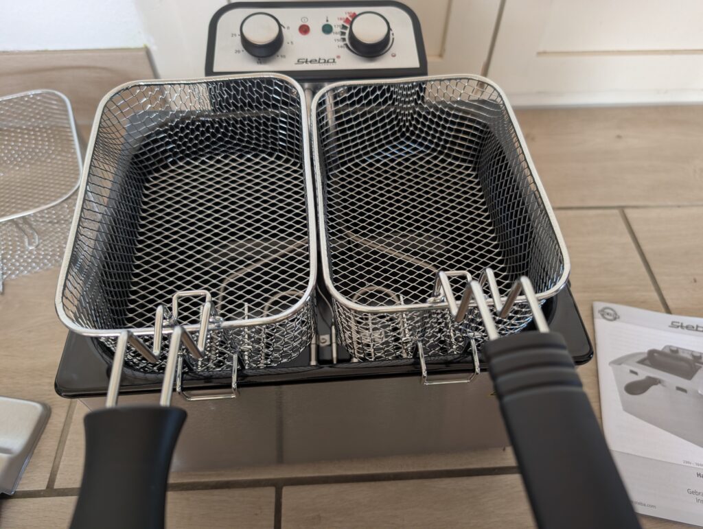 Steba DF 300 Fritteuse kleine Körbe in Abtropfstellung