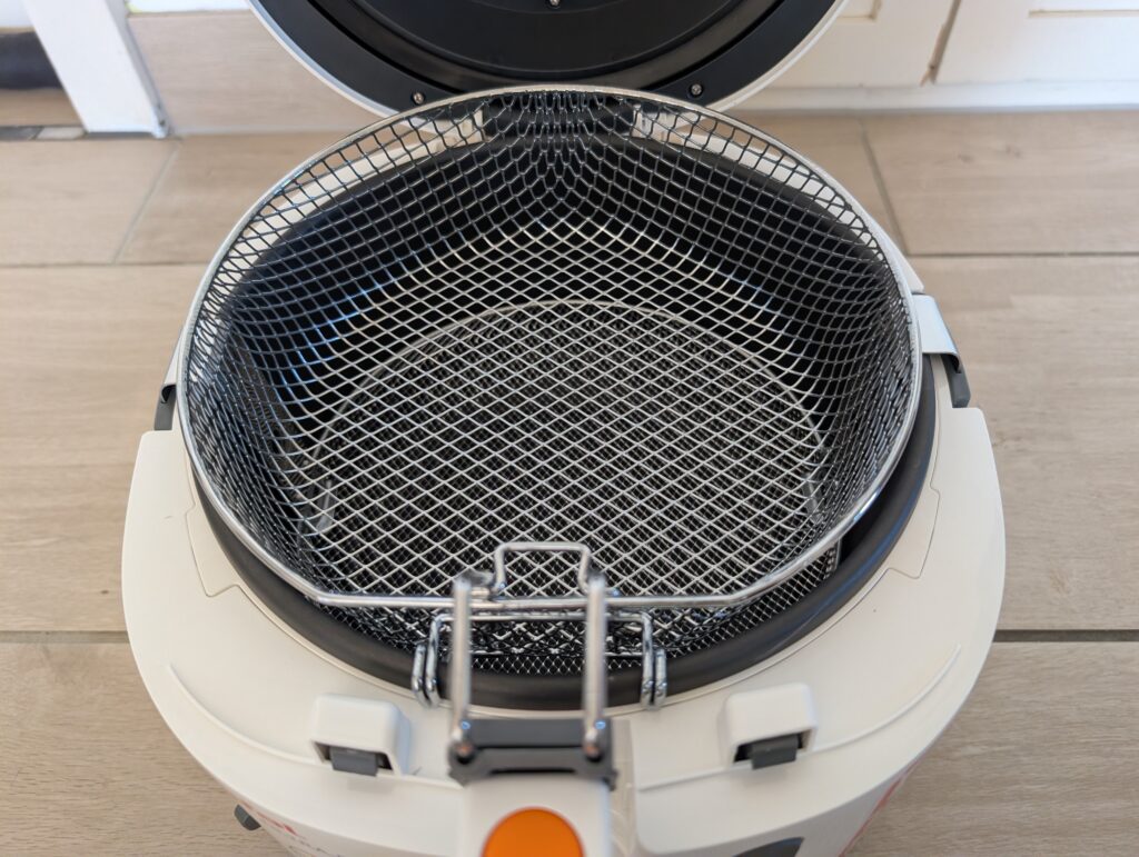 Tefal Filtra One Fritteuse Frittierkorb in Abtropfstellung