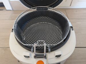 Tefal Filtra One Fritteuse Frittierkorb in Abtropfstellung