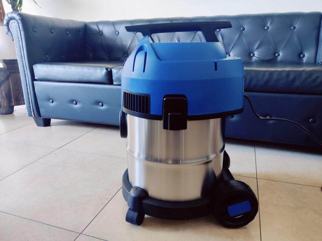 Nilfisk Multi II Nasssauger von der Seite