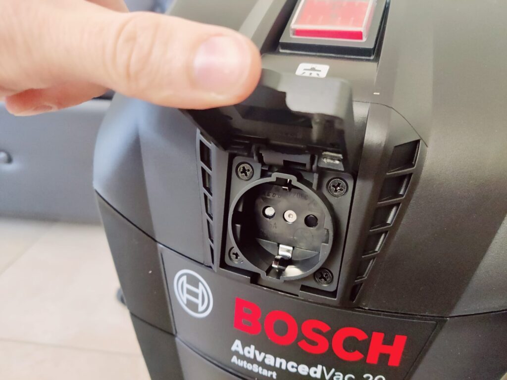 Bosch AdvancedVac 20 Nasssauger Steckdose am Gerät