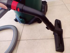 Bosch AdvancedVac 20 Nasssauger Bodenbürste montiert