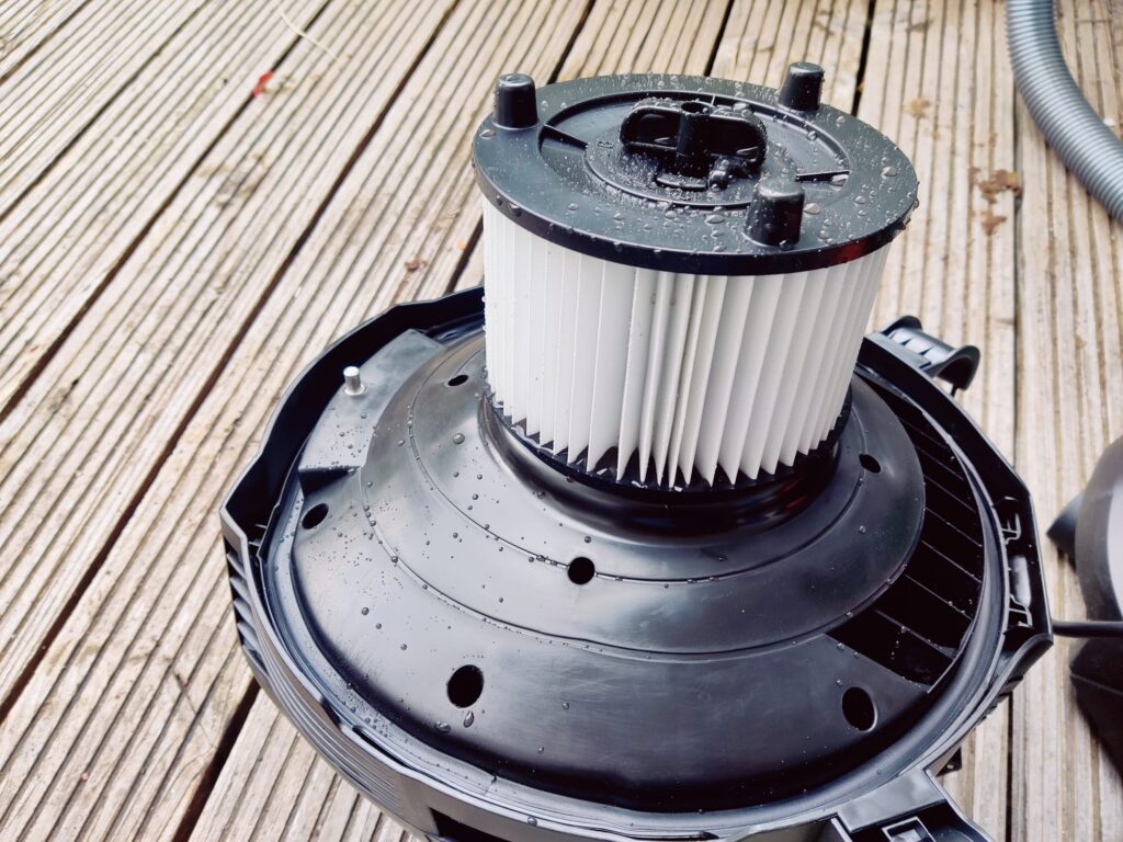 Bosch AdvancedVac 20 Nasssauger Filter nach Betrieb