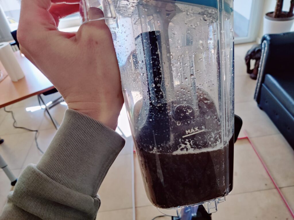 Bissell CrossWave HF2 Nasssauger Schmutzwasserbehälter nach Test