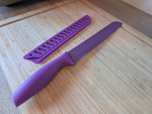 Amazon Basics Messerset Brotmesser und Klingenschutz