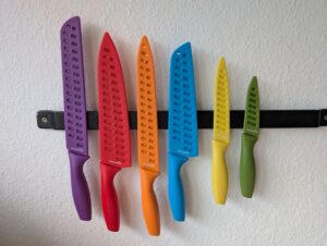 Amazon Basics Messerset Messer an Leiste