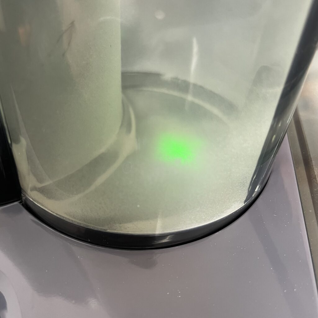 CLEANmaxx Milbensauger Behälter nach dem Test