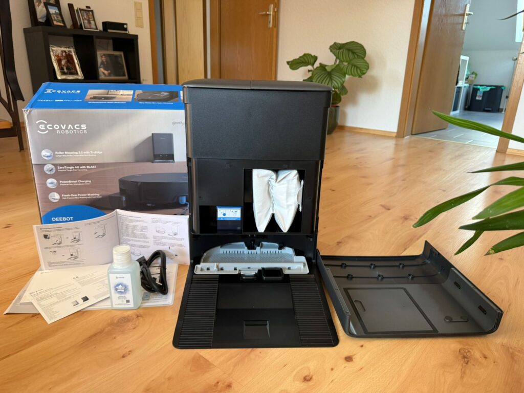 ECOVACS DEEBOT T90 PRO Omni Staubsauger-Roboter Lieferumfang der Station
