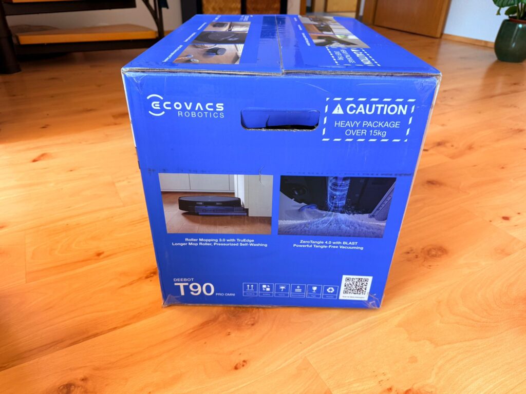 ECOVACS DEEBOT T90 PRO Omni Staubsauger-Roboter Verpackung von rechts