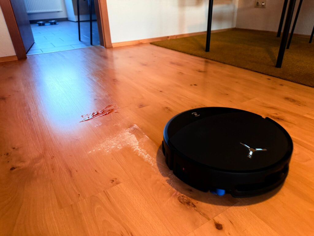 ECOVACS DEEBOT T90 PRO Omni Staubsauger-Roboter im Einsatz (10)