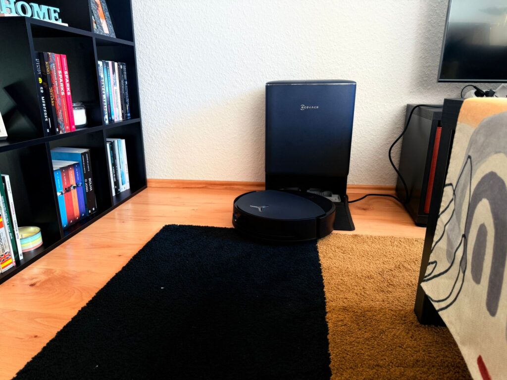 ECOVACS DEEBOT T90 PRO Omni Staubsauger-Roboter im Einsatz (4)