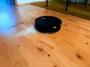 ECOVACS DEEBOT T90 PRO Omni Staubsauger-Roboter im Einsatz (6)