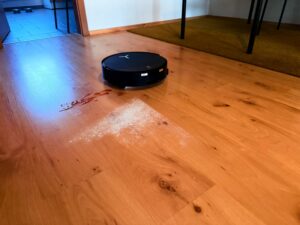 ECOVACS DEEBOT T90 PRO Omni Staubsauger-Roboter im Einsatz (7)