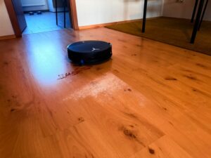 ECOVACS DEEBOT T90 PRO Omni Staubsauger-Roboter im Einsatz (8)