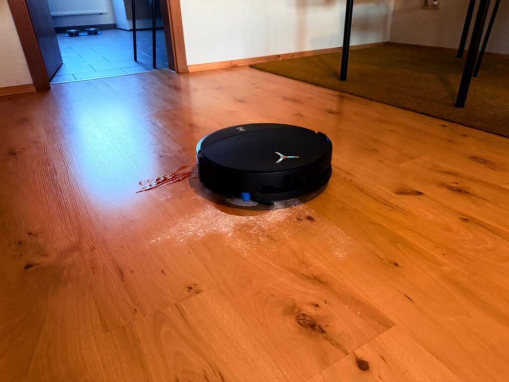 ECOVACS DEEBOT T90 PRO Omni Staubsauger-Roboter im Einsatz (9)