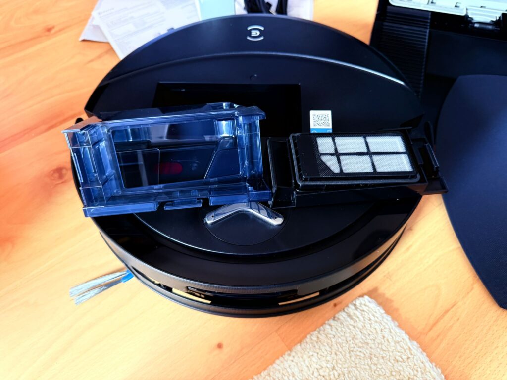 ECOVACS DEEBOT T90 PRO Omni Staubsauger-Roboter mit Ausstattung