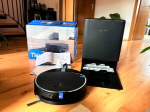 ECOVACS DEEBOT T90 PRO Omni Staubsauger-Roboter mit Station von vorne