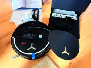 ECOVACS DEEBOT T90 PRO Omni Staubsauger-Roboter mit entfernten Deckel