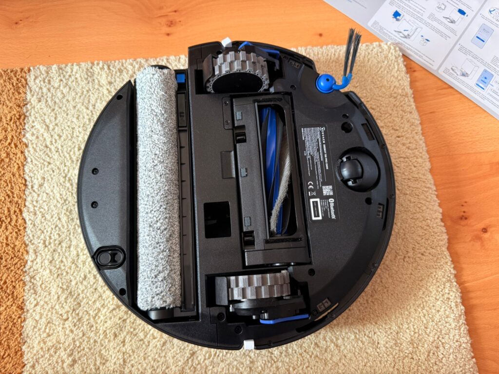 ECOVACS DEEBOT T90 PRO Omni Staubsauger-Roboter von unten