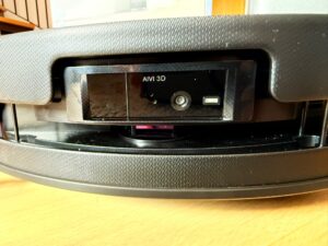 ECOVACS DEEBOT T90 PRO Omni Staubsauger-Roboter von vorne