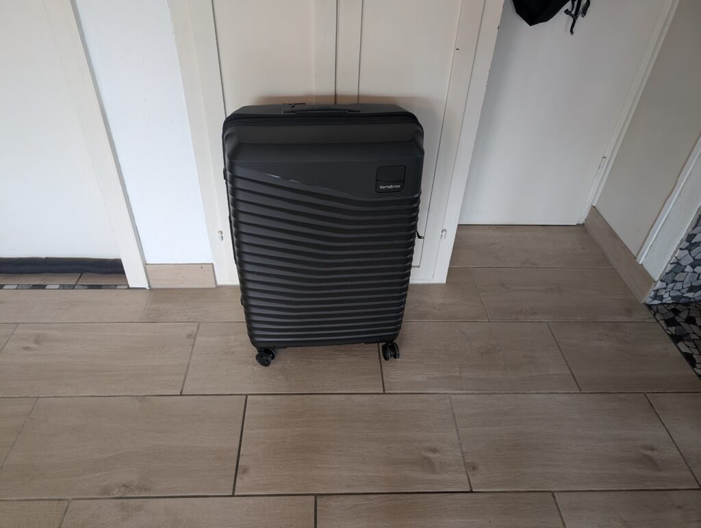 Samsonite Intuo Spinner L Koffer ausgepackt