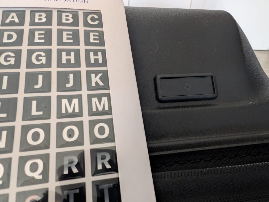 Samsonite Intuo Spinner L Koffer personalisierungssticker und Etikett am Koffer