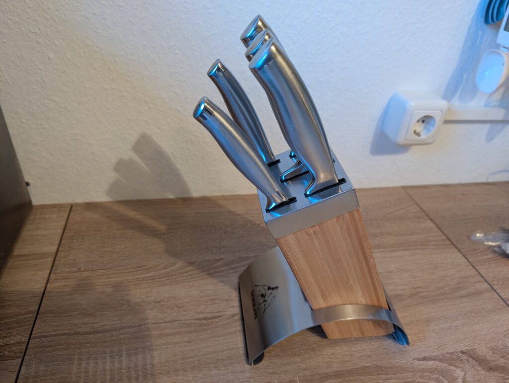 Svensbjerg SB-KS101 Messerset Messer im Messerblock seitlich