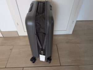 Travelite Basic Koffer Ansicht mit Dehnfalte