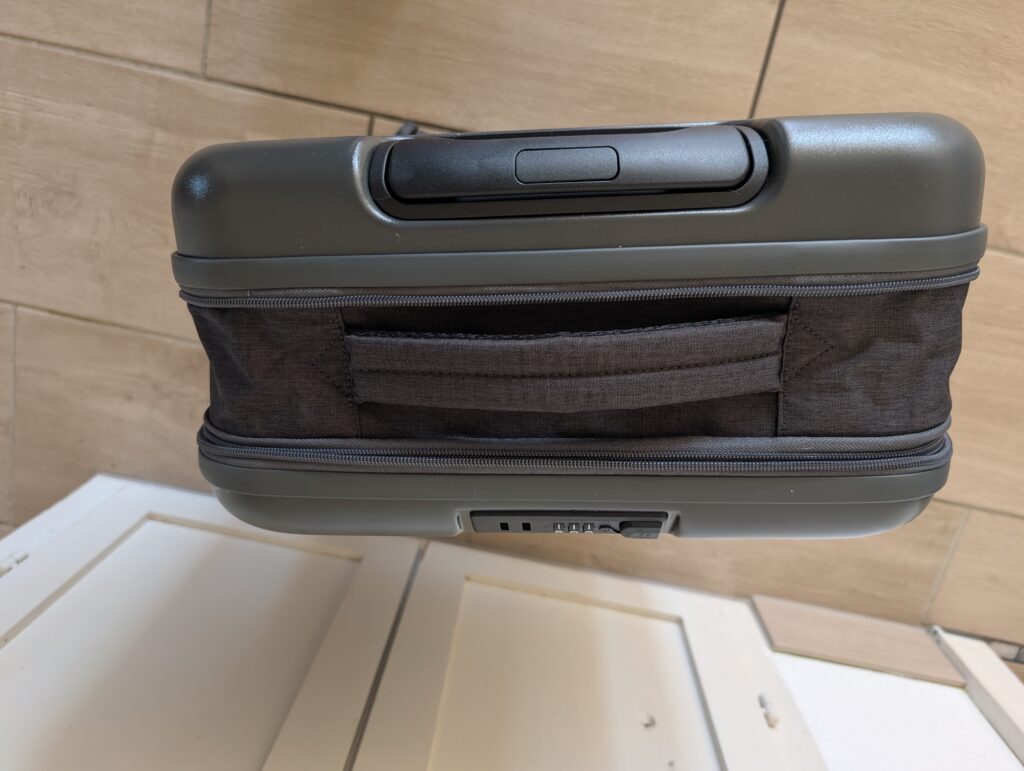 Travelite Basic Koffer Ansicht von oben mit Dehnfalte