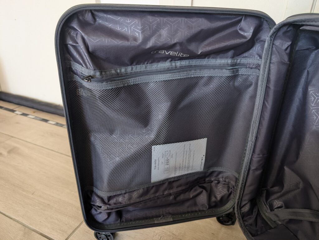 Travelite Basic Koffer Netzfach im Deckel