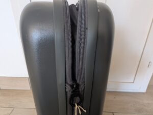 Travelite Basic Koffer Reißverschluss Dehnfalte geöffnet