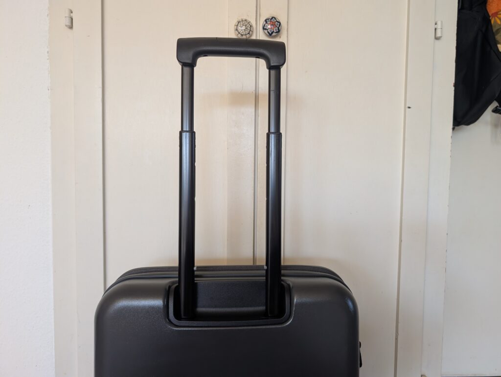 Travelite Basic Koffer Teleskopgriff ausgezogen halb