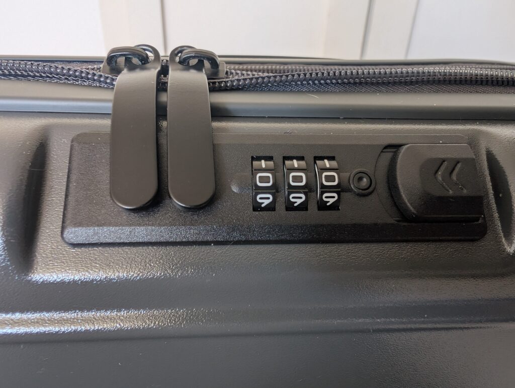 Travelite Basic Koffer Zahlenschloss mit Zipper