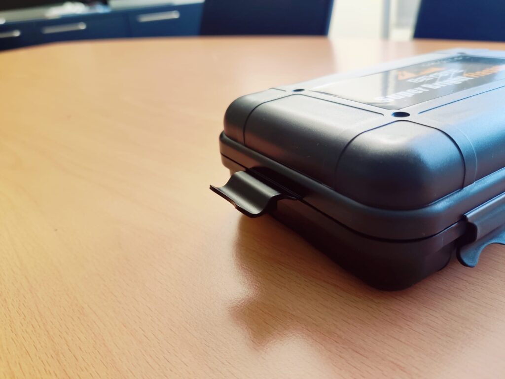 BEYSTE A15 Taschenlampe Aufbewahrungsbox Klippverschluss