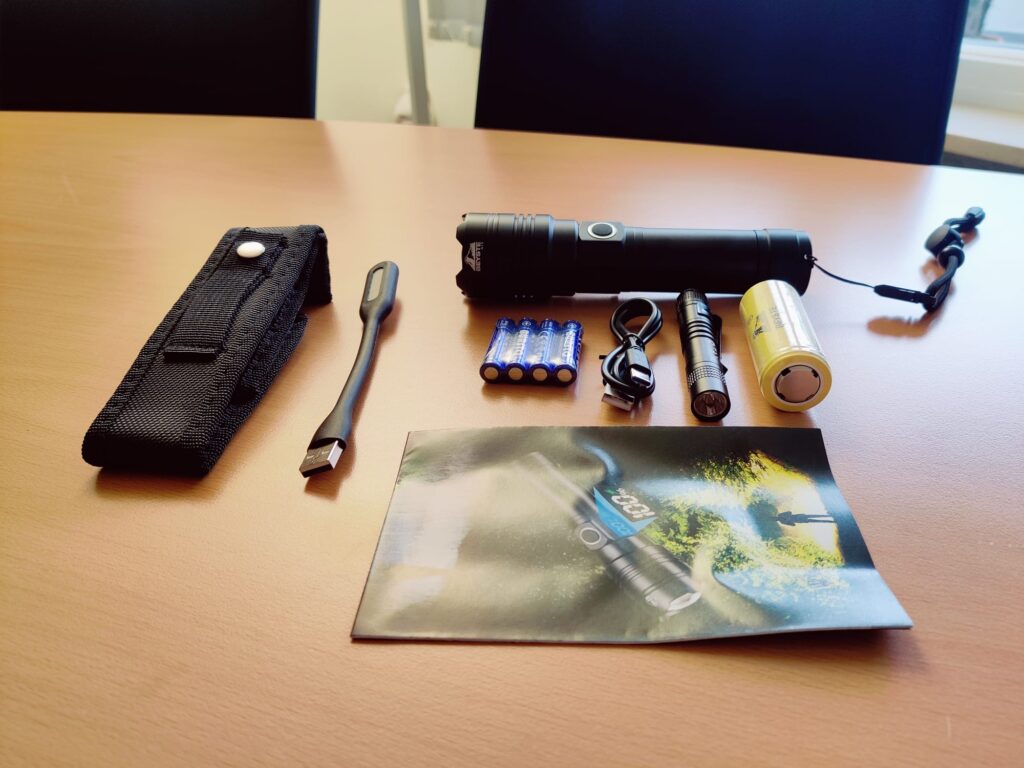 BEYSTE A15 Taschenlampe mit Zubehör