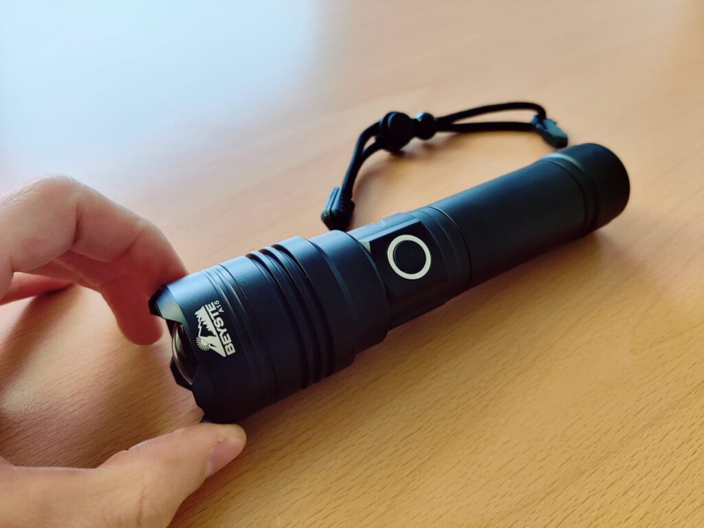 BEYSTE A15 Taschenlampe von der Seite