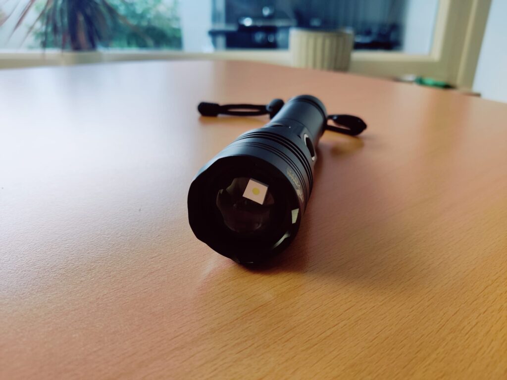 BEYSTE A15 Taschenlampe von vorne