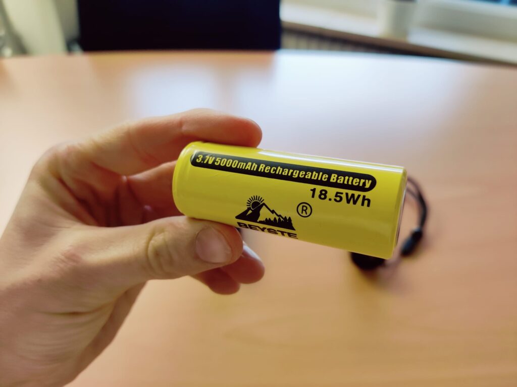 BEYSTE A15 Taschenlampe Akku