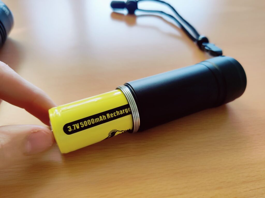BEYSTE A15 Taschenlampe Akkubetrieb