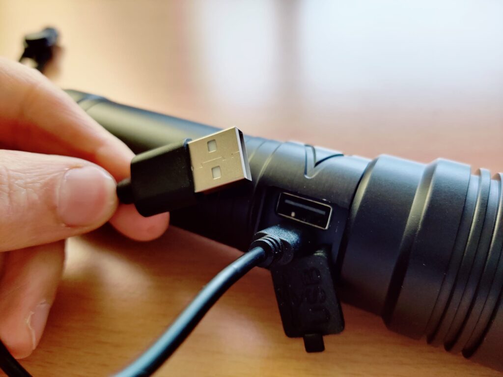 BEYSTE A15 Taschenlampe USB-Ladekabel