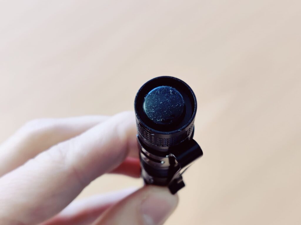 BEYSTE A15 Taschenlampe Mini-UV-Taschenlampe Ein- und Ausschalter