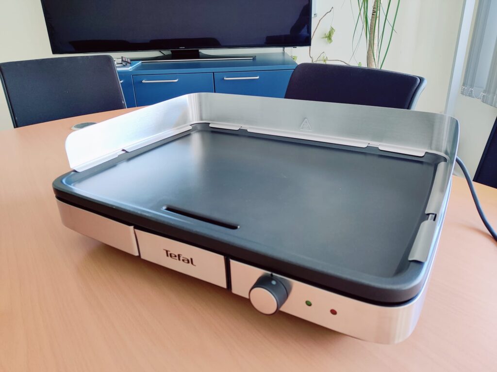 Tefal Maxi Plancha CB690D Elektrogrill Windschutz montiert