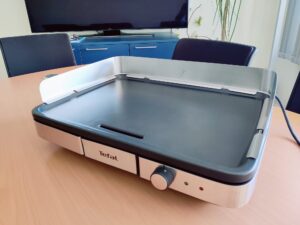 Tefal Maxi Plancha CB690D Elektrogrill Windschutz montiert