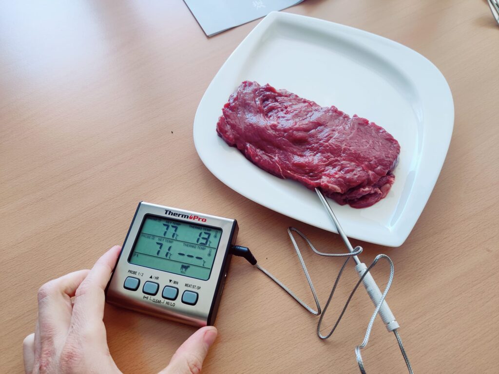 ThermoPro TP17 Grillthermometer Einstichstelle Rindsteak